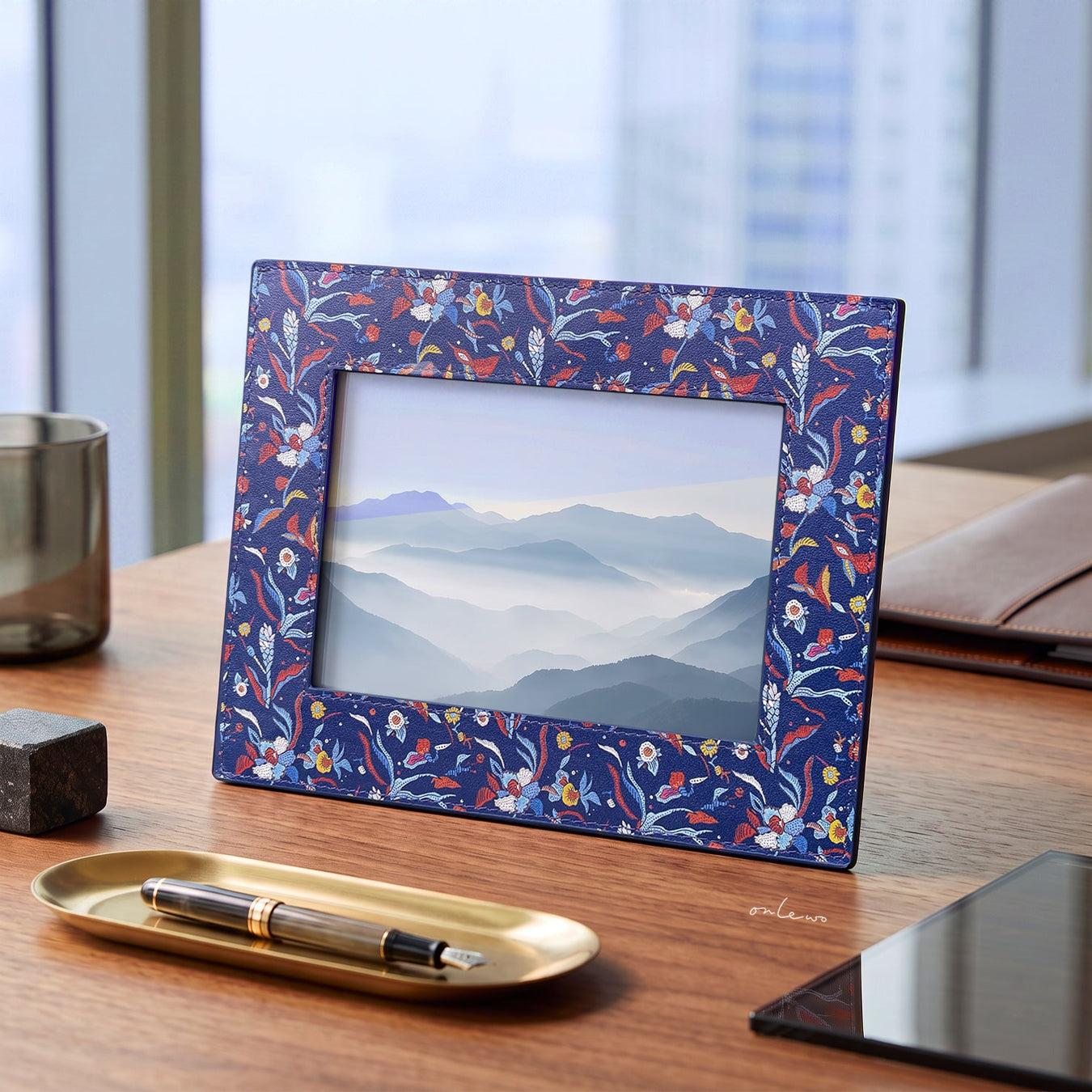 LEATHER PHOTO FRAME